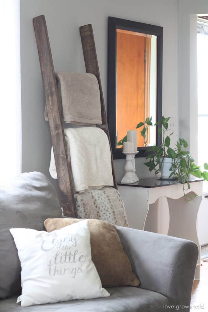 turn junk into home decor -blanket ladder