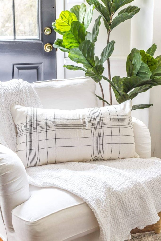 turn junk into home decor -throw pillow from kitchen towel